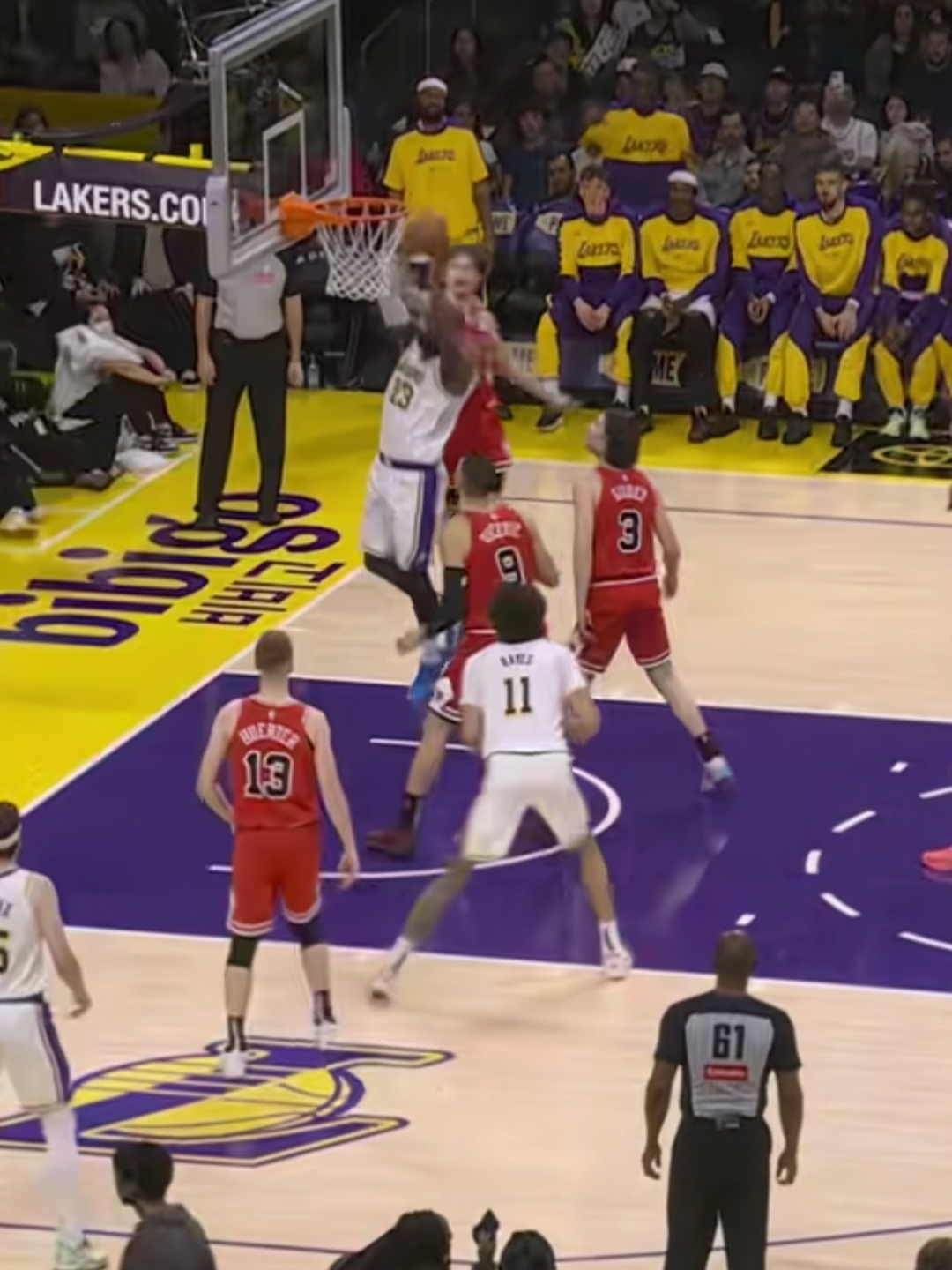 九游娱乐平台包含詹姆斯爆冷击败独行侠，赛况扑朔迷离引爆全场！的词条